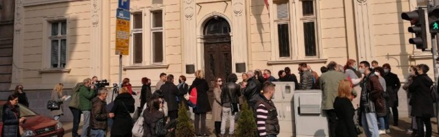 (UŽIVO) Građani brane Prirodnjački muzej!