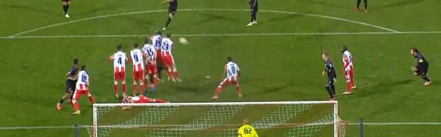 Zvezda se samoubija - posle crvenog kartona evo i autogola (VIDEO)