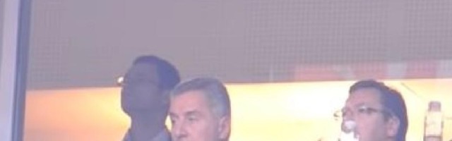 Dok je Milo brojao pare, Amfilohije je sabirao vernike