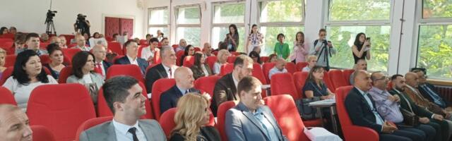 Sednica Skupštine Niša – usvojene odluke o besplatnom prevozu, udžbenicima i zaduženju [live-blog]