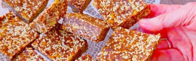 SLAVSKA TRPEZA NE SME PROĆI BEZ OVOG SLATKIŠA! Brza posna poslastica - kocke od susama i čokolade za 10 MINUTA