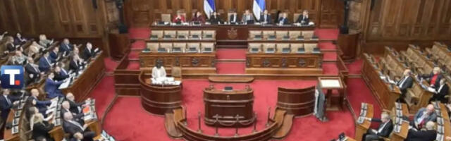 Кла­стер 3 отво­рио по­ле­ми­ку и увре­де