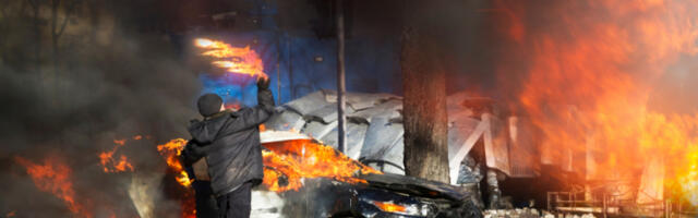 GORI TIRANA! Bačeni Molotovljevi kokteli na zgradu Vlade, demonstranti u klinču sa policijom! Albanija na nogama, traži se ostavka Edija Rame! (VIDEO)