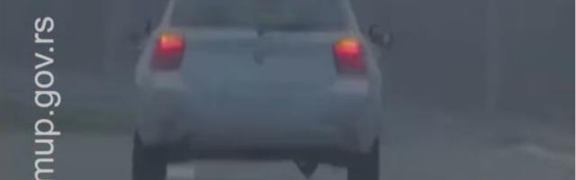 POGLEDAJTE KAKO JE DEVOJKA VOZILA BMW PREKO 200 NA SAT: Saobraćajci je presreli kod Valjeva, ograničenje bilo 80, ona dodala gas! (video)