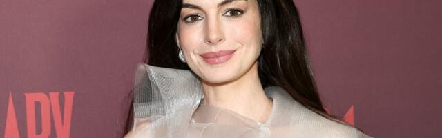 Providna haljina poput oblaka i nakit vredan 100.000 dolara: Najizazovnije izdanje En Hatavej uzburkalo Njujork