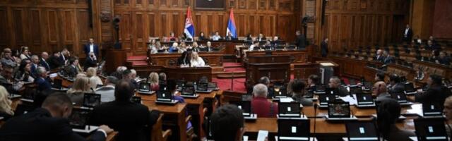 PRED POSLANICIMA IZMENE IZBORNIH ZAKONA! Danas sednica Skupštine Srbije!