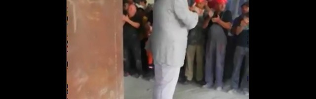 Svi dele snimak radnika na gradilištu koji vežbaju aplauz pred dolazak Aleksandra Vučića i Zlatibora Lončara