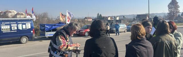 Nakon kraćeg zadržavanja u Kragujevcu, auto kolona nastavila za Novi Pazar (VIDEO)