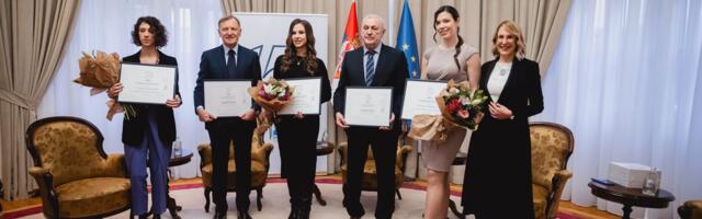 Žene koje pomeraju granice: Priznanja za tri najbolje mlade naučnice u 2025