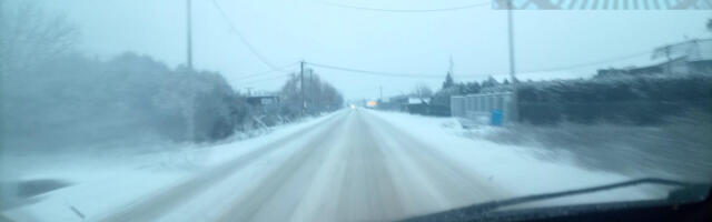 Put Leskovaca-Vučje jutros neočišćen, zimsko održavanje se plaća od para građana