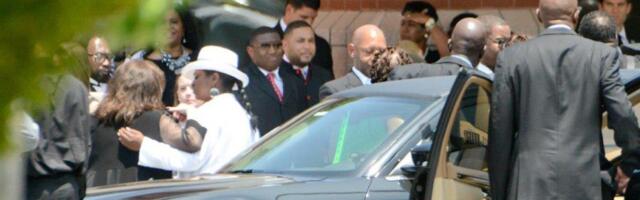 Usvojeni sin našao je slavnu majku mrtvu u kadi, pa smuvao sestru: Bobi Kristina završila na isti način, on lažirao brak