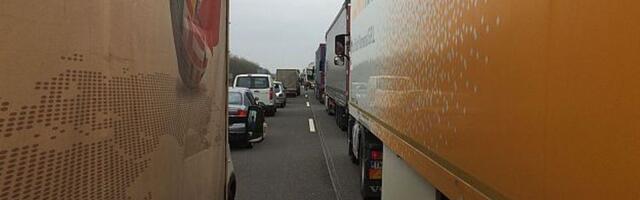 Kamioni na prelazu Šid čekaju četiri sata da izađu iz Srbije