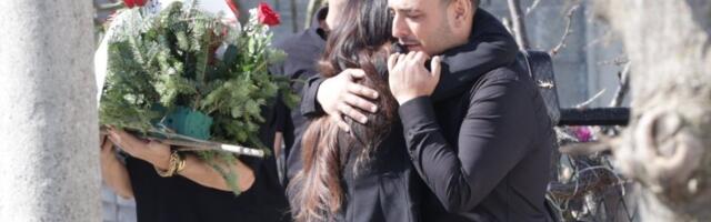Nemojte, molim vas: Darko Lazić kuka na sav glas - U Brestač stigla i Ana Sević (FOTO/VIDEO)