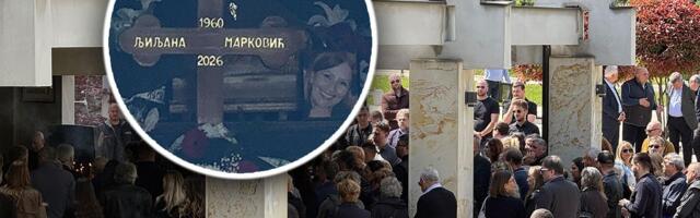 Čeda Marković ispraća suprugu na večni počinak: Reka ljudi ispred kapele - počelo opelo Ljiljani Marković