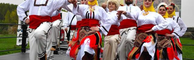 Za mlade bračne parove 50.000 dinara, a kad dobiju dete još 50, džabe i letovanje: Opština u Srbiji uvela mere