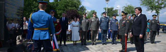 ​Министри одбране Србије и Азербејџана положили венце у Слободишту