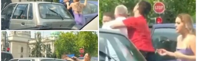 Ponovo tuča: Pobili su vozači i devojka na semaforu (VIDEO)