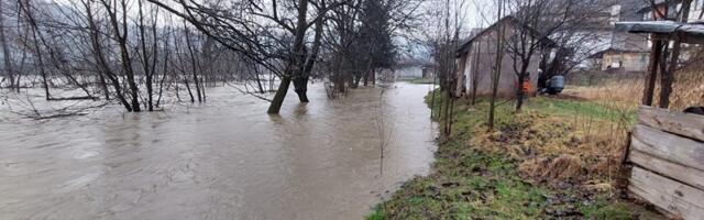 Пријепоље: киша и даље пада, бујице расту, исељена једна породица из Бродарева