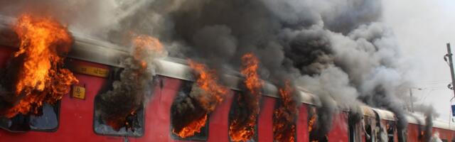 Zapalio se teretni voz sa gorivom nakon iskakanja iz šina