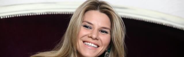 Ovako izgleda BRAT Meline Džinović: Ne pojavljuje se u javnosti, MAJKA Elma ga uvek ponosno pokaže, a evo i da li fizički ima sličnosti sa SESTROM