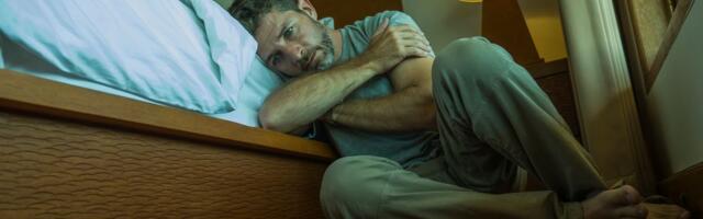 Ovu naviku ima većina muškaraca, a može da UNIŠTI erekciju: Odmah prestanite da radite jedno, savetuje lekar