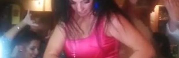 "HILJADU EVRA POTROŠIM ZA PET MINUTA" Naša pevačica ima kozmetički salon u kući, 4 dnevne sobe, 4 toaleta, 8 terasa i  jede pozlaćenim escajgom (FOTO)