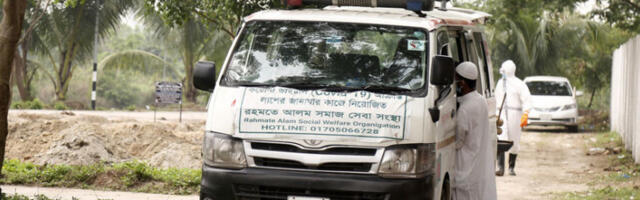 Бангладеш: поштански воз смрскао аутобус, десетине повређених