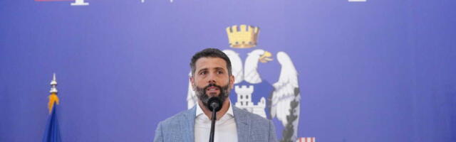 GRADONAČELNIK URUČIO NAGRADE UČENICIMA GENERACIJE! Šapić: Moja je čast što sam danas pred najboljim mladim ljudima Beograda (FOTO)