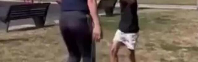 "HOĆEŠ DA TE UBIJEM? J**EM TI MAJKU C***NSKU!" Uznemirujući snimak iz parka u Šapcu, žena napala dečaka (VIDEO)