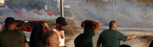 Izraelski doseljenici napali palestinska sela na Zapadnoj oblai: Zapalili džamije