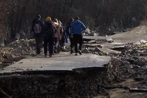 Поплаве однеле мост, дужи пут до Рашке