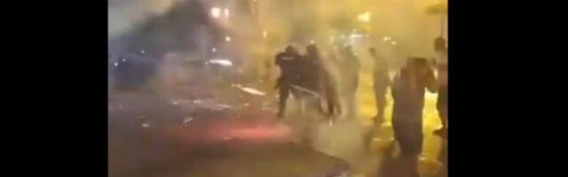 Studenti povređeni u napadu u Vrbasu: Naprednjaci gađali građane pirotehnikom u programu uživo (VIDEO)
