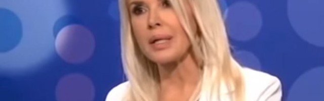 "RADO BIH TI SKINUO KUPAĆI!" Voditeljka RTS-a pokazala izvajano telo u ŠESTOJ DECENIJI! Svi gledali u jedan detalj kao HIPNOTISANI (FOTO)
