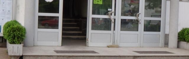 Kako načelnik opštinske uprave u Vlasotincu tumači pravo građana da znaju kako troše njihov novac: Nije u dovoljnoj meri opravdano (??!!)