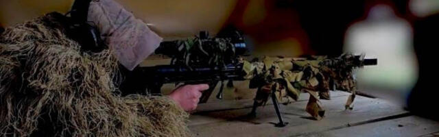 REDAK SNIMAK IZ UGLA RUSKIH SNAJPERISTA Tri Ukrajinca pokušala da uđu na položaj, nisu ni videli šta ih je snašlo (VIDEO)