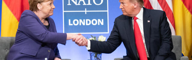 TRAMP "DOHVATIO" ANGELU MERKEL, NIJE MOGAO DA PREĆUTI OVO: Grešila je, to su bila dva prava UDARCA ČEKIĆEM!