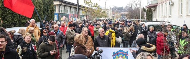 Da li ovakvu Srbiju želimo? Protest u Novom Pazaru pokazao kako bi naša zemlja izgledala kada bi blokaderi došli na vlast (VIDEO)