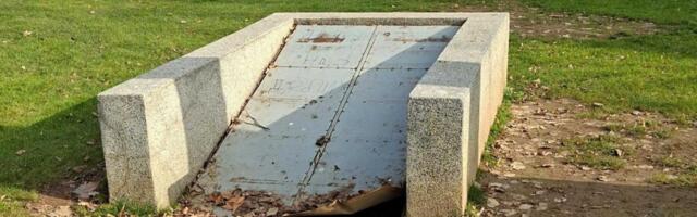 Polomljen metalni poklopac skloništa u centru Niša