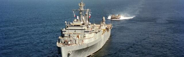 Tramp šalje dodatne trupe na Bliski istok? Američki ratni brod "Tripoli" primećen kod Singapura