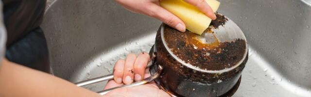 Jedan trik menja sve: Ovako ćete očistiti zagorelu šerpu za 20 minuta