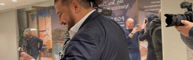 "Nepismen sam, svi znaju" Pevač zgrće milione a ima samo 3 razreda škole: Deci dao neobična imena "Poršej..."