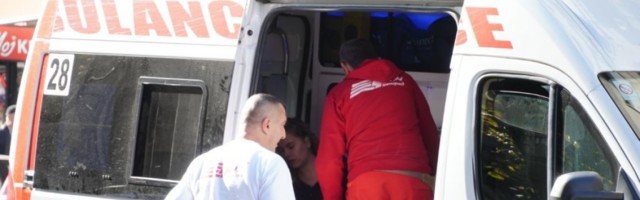 Nesreća na Novom Beogradu: Ženu udario automobil, ostala na betonu da leži bez svesti!
