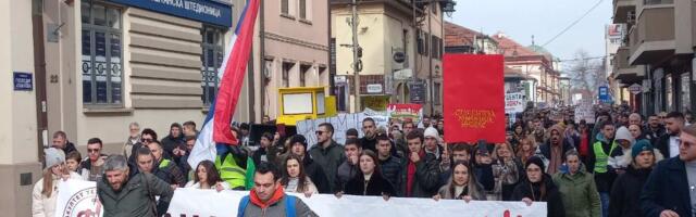 Nikad masovniji protest u Čačku, lekari poručili da su studenti budućnost ove zemlje (FOTO)
