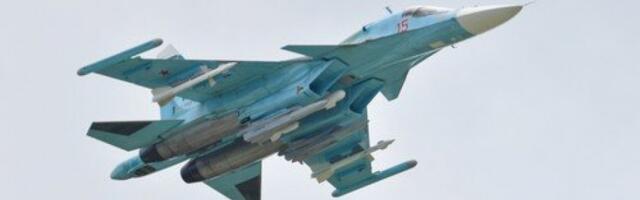 ŠOK SNIMAK SA FRONTA: Ruski su-34 leti tik iznad krošnji, baca bombe i izbegava PVO raketu pred američkim plaćenikom! (VIDEO)