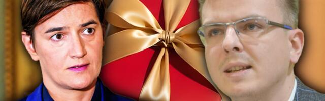 BRNABIĆ IZNENADILA PARANDILOVIĆA! Posle Vučića i Malog, poklon dobio i opozicionar: "Ovo će mu najviše pomoći, drago mi je što smo se upoznali!" (VIDEO)