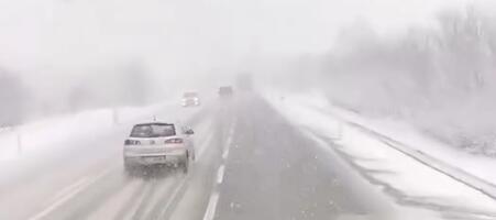 Led, poledica, proklizavanje! AMSS upozorava: Oprez zbog snega na istoku zemlje