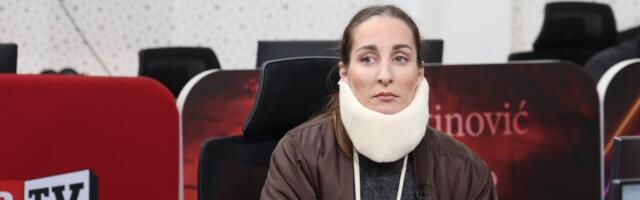 Skandalozno! Blokader se zaleće na devojku i preti joj samo zato što ne misli isto kao on (VIDEO)