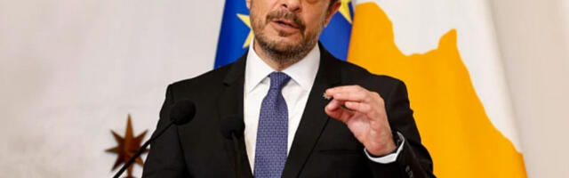 Потребан нам је приручник шта да радимо јер не знамо