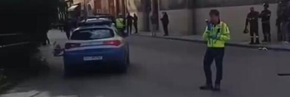 INCIDENT U ITALIJI: Automobil udario u ljude u centru grada, sedmoro povređenih! Napao prolaznika nožem dok je bežao