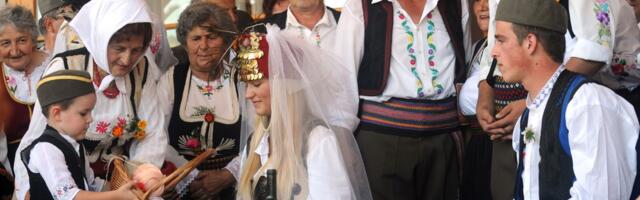 Danas ih skoro niko ne zna, a nekada nije bilo srpske svadbe bez njih: Šta su girlanda, belenzuka i stolovat